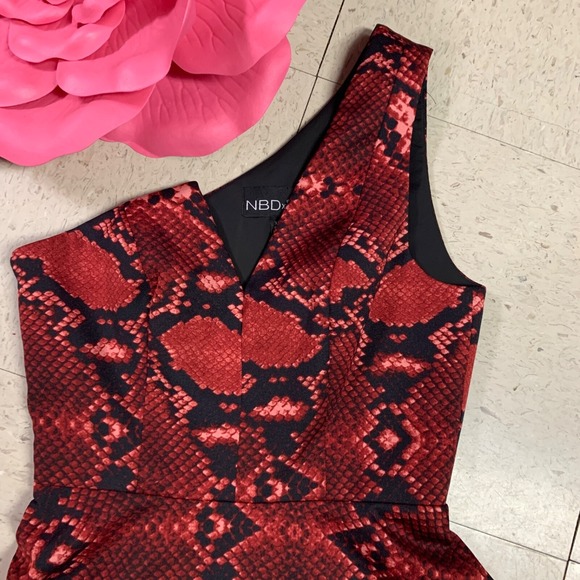 NBD x NAVEN TWINS Womens‎ Sz XS Snake Print One Shoulder Flirt Fit & Flare Dress - Picture 6 of 11